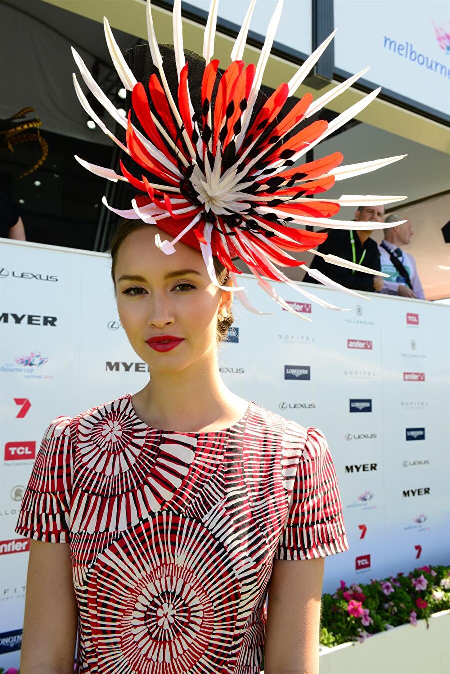 Kocaman çiçekli şapka
Fishnet Ascot isimli şapka firmasının dikkat çeken ürünlerinden biri.