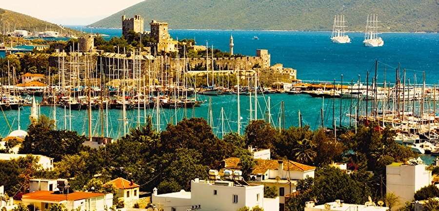 Bodrum Belek’in peşinde…

                                    
                                    
                                    
                                    
                                    
                                    Belek'in hemen arkasında hem dinlenip hem eğlenebileceğiniz Bodrum takip ediyor.
                                
                                
                                
                                
                                
                                