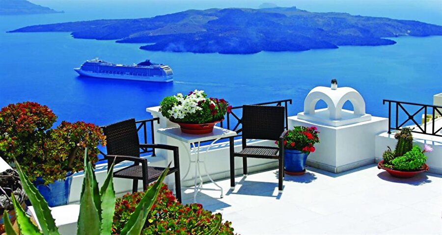 Ege turları oldukça romantik…

                                    
                                    
                                    
                                    
                                    
                                    Hırvatistan, İtalya, Yunanistan rotalarından oluşan Ege ve Adriyatik gemi turlarını da tercih edebilirsiniz. Ege seyahati balayı için oldukça romantik olabilir.
                                
                                
                                
                                
                                
                                