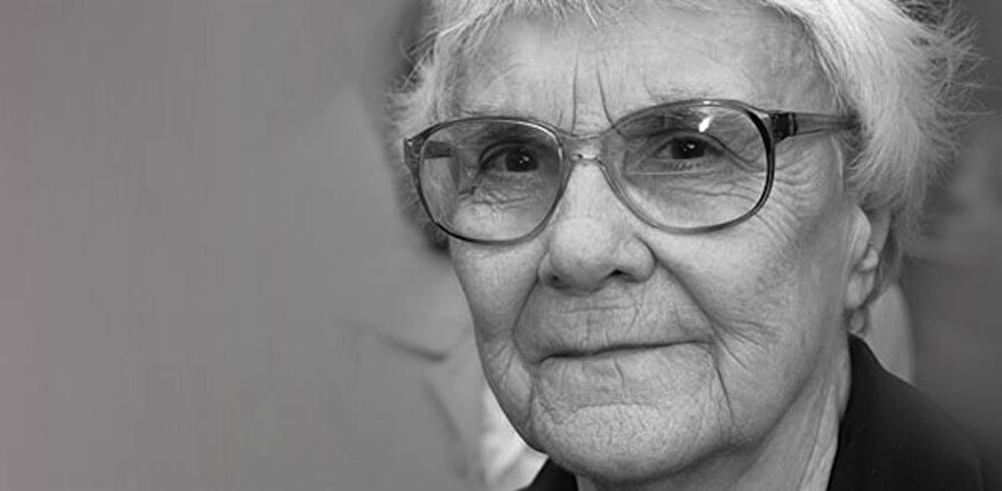 2015'de Scout öksüz kaldı.
19 Şubat 2015 yılında Harper Lee hiç ayrılmadığı kasabasında 89 yaşında hayata gözlerini yumdu. Lee geriye milyonlarca satan ve insanları sağduyuya davet eden ve ırkçılık konusunda bilinçlenmesine yol açan muhteşem kitaplar bıraktı.