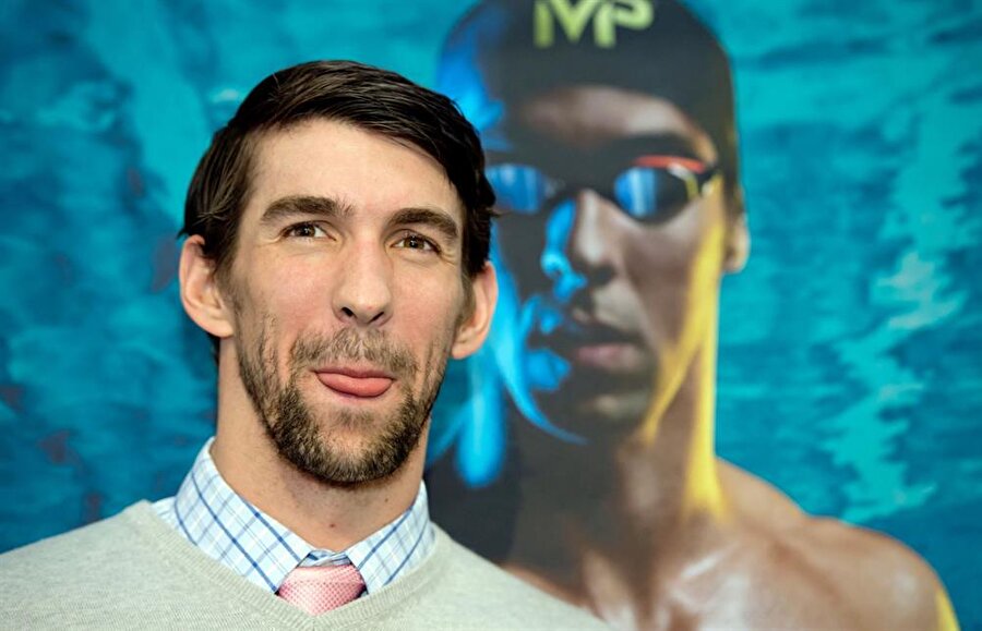 Milli takıma seçildi

                                    
                                    
                                    
                                    
                                    Kısa sürede hırslı yapısıyla dikkat çeken Phelps, 1999 yılında ABD Ulusal B Takımı'na seçildi.
                                
                                
                                
                                
                                