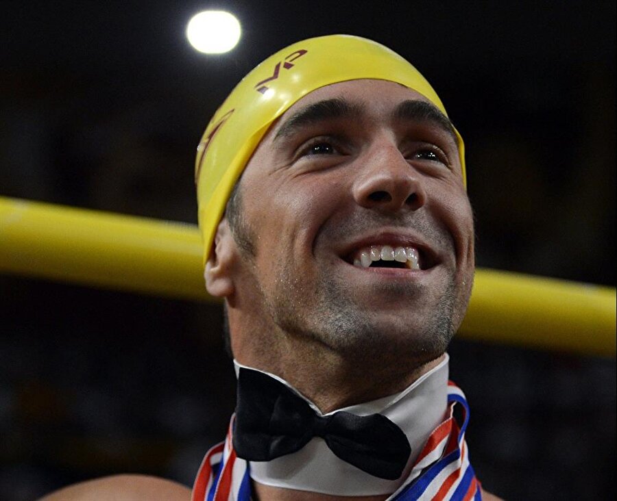 Bir rekor daha

                                    
                                    
                                    
                                    2004 yılında ise olimpiyat seçmelerinde Phelps, kendisine ait 400 metre karışık rekorunu kırdı.
                                
                                
                                
                                
