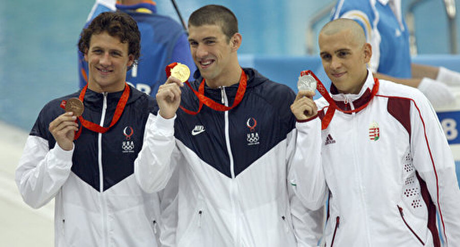 Dityatin’i yakaladı

                                    
                                    
                                    
                                    2004 Yaz Olimpiyat Oyunları'nda altı altın, iki bronz toplam sekiz madalya kazanan Phelps, 1980'de Alexander Dityatin'in elde ettiği bir olimpiyatta en fazla madalya alan kişi rekorunu paylaşmıştı. 
                                
                                
                                
                                