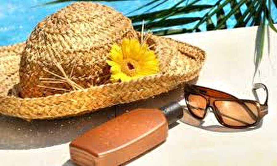 Bronzlaştırıcılar yaşlandırıyor

                                    
                                    
                                    Bronzlaşmak için kullanılan güneş kremlerini kullanmamaya çalışın; bu kremler cildinizi tahrip ederek yaşlanmayı hızlandırır.
                                
                                
                                