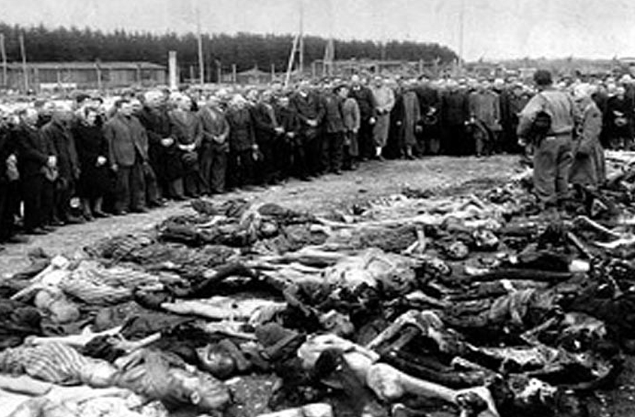 Katliam Ratko Mladiç'in emriyle Srebrenitsa kırsalında esir alınan 1000 kişinin öldürülmesiyle başladı. 5 gün boyunca süren katliamda 8372 kişi öldürüldü. Sırp askerler cesetlerin kimlikleri tespit edilmesin diye cesetleri parçalayarak sayıları 64'ü bulan toplu mezarlara gömdüler. Öldürülen 8 bin 372 kişiden 1372'sinin cesedine hâlâ ulaşılamadı.