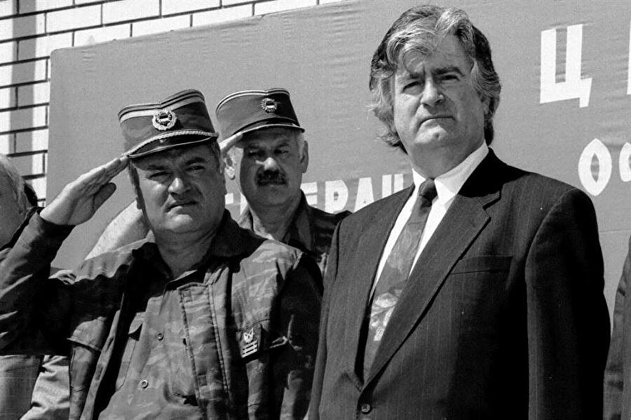 Bosnalı Sırp komutan Ratko Mladiç kaçak olarak yaşadığı Sırbistan'ın Sermiyan köyünde Radovan Karadzic ile 26 Mayıs 2011 günü Sırp istihbaratı tarafından yakalandı.31 Mayıs 2011 tarihinde de Lahey savaş suçları mahkemesine gönderildi. Bugüne kadar 38 Sırp asker ve polis Srebrenitsa'daki katliamla ilgili olarak hüküm giydi.