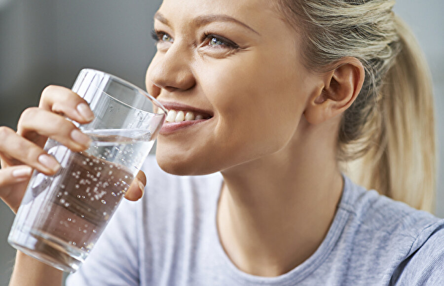 Bol su için

                                    
                                    Sağlıklı bir cilt için temizlikten sonra gelen en önemli faktör, sudur. Cildinizin nemini kaybetmemesi ve kuruluğunu önlemek için düzenli olarak bol su tüketin.
                                
                                