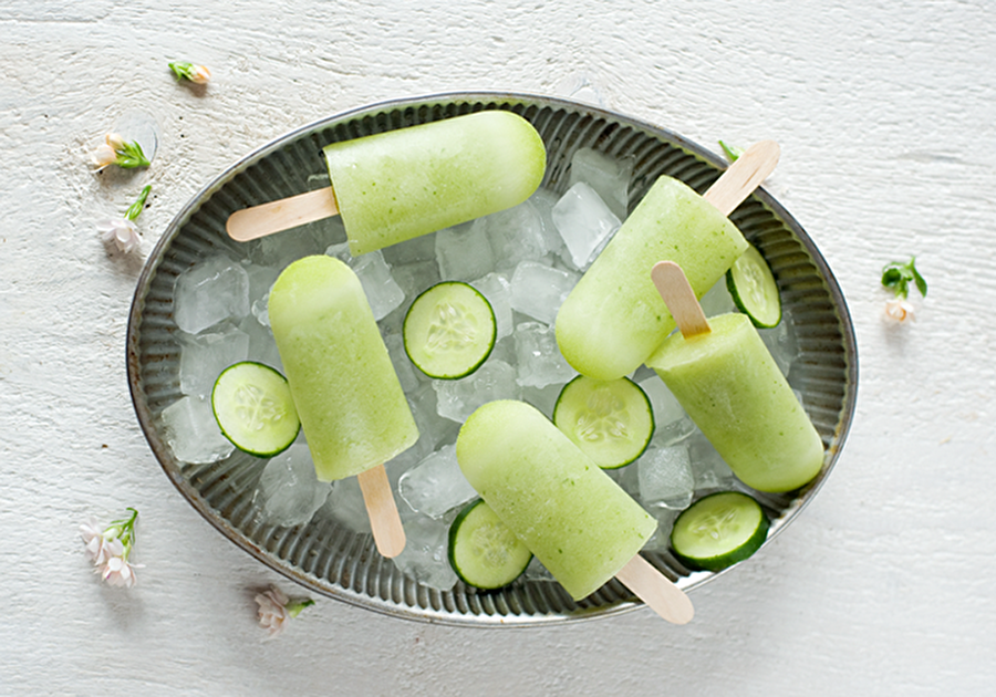 Gerekli malzemeler

                                    
                                    
                                    
                                    
                                    
                                    1 adet salatalık
1 adet limon
90 gr. pudra şekeri
200 ml. su
Dondurma çubukları
Minik dondurma kapları
                                
                                
                                
                                
                                
                                