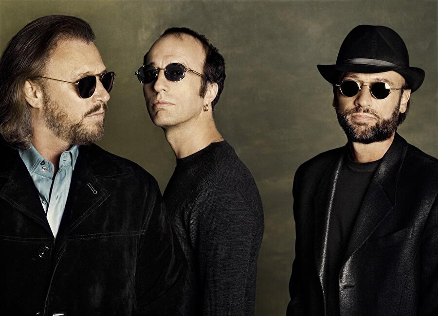 
                                    
                                    
                                    
                                    
                                    
                                    Ancak bu seferde albümden iki yıl sonra 2003 yılında Maurice Gibb (sağda) kalp krizinden öldü. Derin bir sessizliğe gömülen grupta diğer eleman Robin Gibb'de (ortada) 2012 yılında zatürre nedeniyle 62 yaşında hayata veda etti.
                                
                                
                                
                                
                                
                                