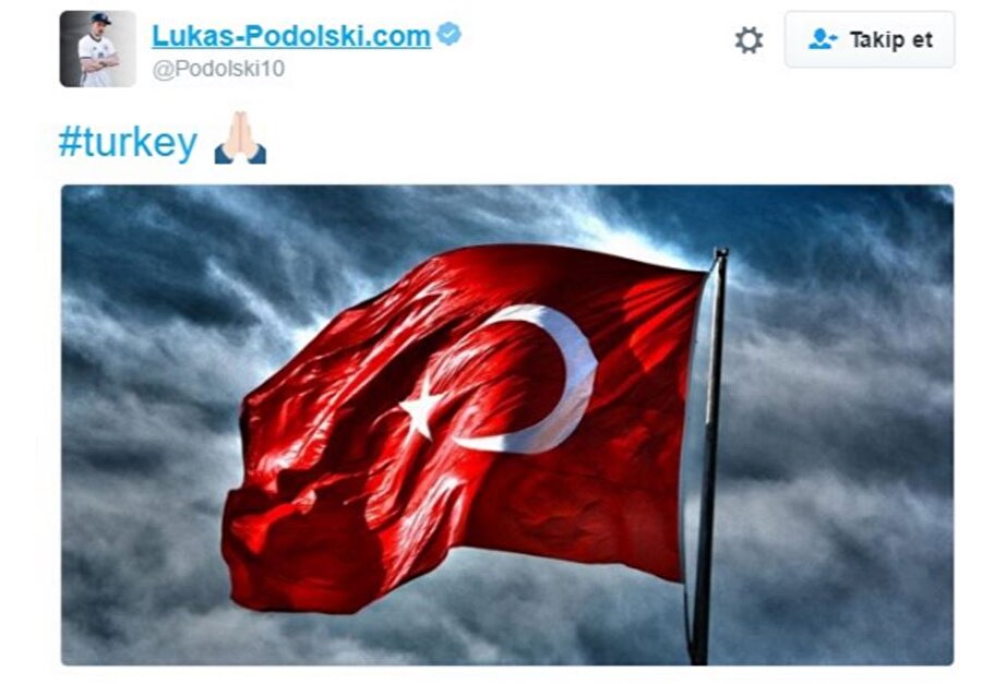 
                                    
                                    Galatasaraylı Lukas Podolski, sosyal medya hesaplarından Türk Bayrağı paylaştı.
                                
                                