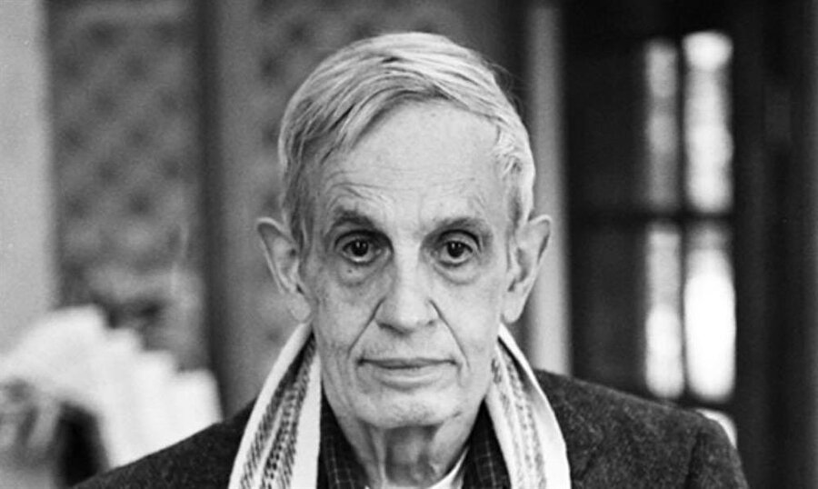 John Nash (1928 - 2015)
Dünya'nın en zeki matematikçilerinden biri olan John Nash bir şizofreni hastasıydı. Bu hastalık kendini ilk kez üniversitede hayali bir oda arkadaşı görmesiyle başladı. Çalkantılı bir hayat sürdü, hastalı yüzünden eşiyle birçok kez ayrılıp barıştı. 21 yaşında tez olarak yazdığı 'Oyun teorisi'yle 1994'te Nobel Ödülü kazandı. Yaşamı 'Akıl Oyunları' filmine konu oldu.
23 sayısına karşı ayrı bir takıntısı vardı ve 23 Mayıs 2015'te eşiyle birlikte geçirdiği trafik kazasında hayatını kaybetti.