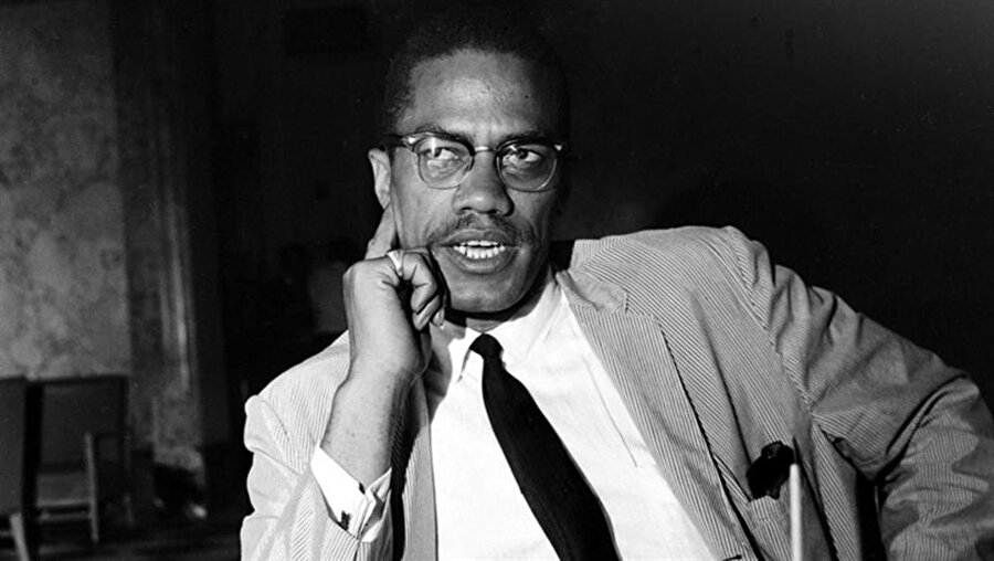 Zaman şehitlik zamanıdır, ve ben bir şehit olacaksam, bu kardeşlik uğruna olacaktır. Bu ülkeyi kurtaracak tek şey budur.
Malcolm X'in suikaste uğramadan iki gün önce söylediği ve kayıtlara geçen son sözü...