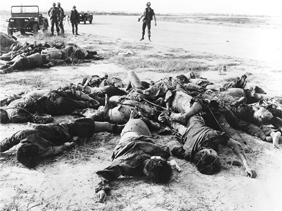 My Lai Katliamı (1968)
Diğer adı Sơn Mỹ Katliamı'dır. Vietnam Savaşı sırasında ABD güçleri tarafından, Güney Vietnam yönetimine bağlı köyler olan My Lai, My Khe ve Son My'da 16 Mart 1968'de 347 sivilin katledilmesi olayıdır. 

 Komutasını teğmen William Calley'in yaptığı bölgede görevli ABD silahlı gücünün işlediği bu savaş suçu bir İngiliz gazeteci tarafından ortaya çıkarılmıştır ve olaydan 1 sene sonra ABD ordusu tarafından kabul edilmiştir. Ayrıca köylerde yapılan bu katliam yine ABD ordu fotoğraflarıyla da belgelenmiştir.

 Teğmen William Calley ile birlikte toplam 14 asker hakkında açılan davada askerlerin hemen hepsi beraat etmiştir. Yalnızca teğmen Calley önce ömür boyu hapse mahkûm edilmiştir. Daha sonra çok geçmeden ABD Başkanı Richard Nixon tarafından çıkarılan bir af ile cezası 3 senelik ev hapsine çevrilmiştir.

