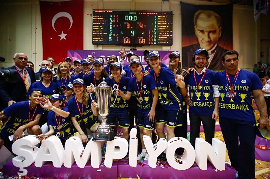 Kadınlar da zirvede
Türkiye Kadın Basketbol Ligi şampiyonlukları; 1998-1999, 2001-2002, 2003-2004, 2005-2006, 2006-2007, 2007-2008, 2008-2009, 2009-2010, 2010-2011, 2011-2012, 2012-2013, 2015-2016.