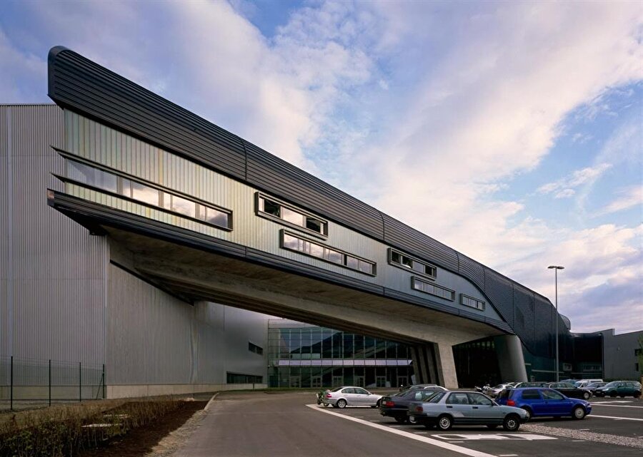 BMW Merkez Binası (Almanya-2005)
