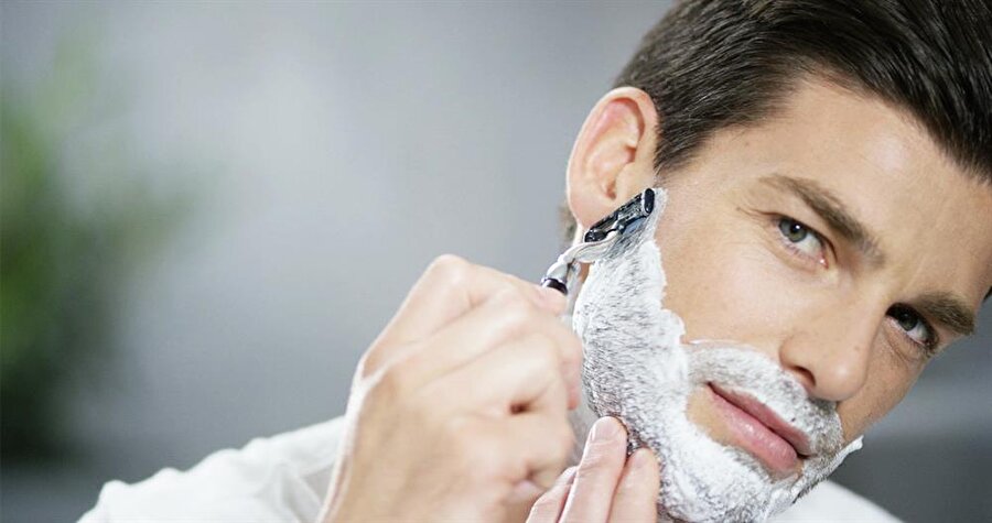 Tıraş olurken dikkatli olun

                                    
                                    
                                    
                                    
                                    Tıraştan önce mutlaka duş alın. Su ve buhar cildinizi yumuşatırken sakallarınızın arasına yerleşmiş tozu ve ölü deriyi temizler. Tıraş sonrası yeniden kaliteli bir nemlendirici kullanarak yüzünüzü nemlendirmeyi ihmal etmeyin.
                                
                                
                                
                                
                                