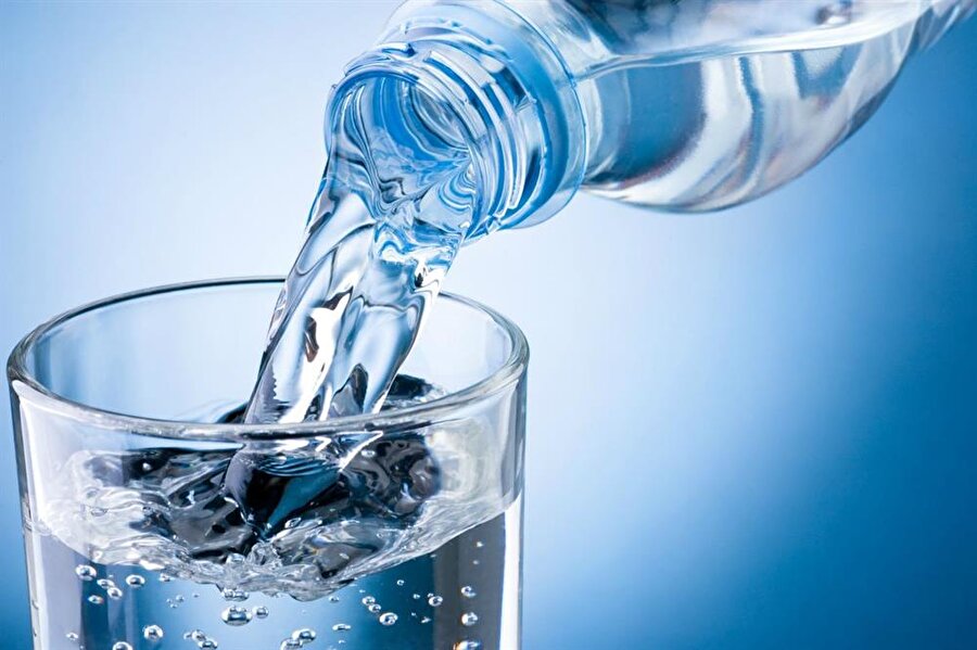 Su içmeyi unutmayın
Günde en az 2 litre su tüketmeye özen gösterin. Su hem metabolizmayı hızlandırır hem enerjinizi arttırır.