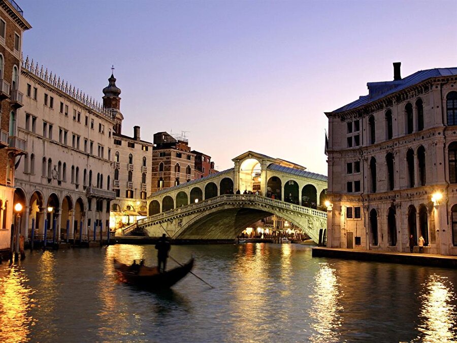 Rialto Bridge

                                    Rialto Bridge, Venedik'teki büyük kanalda bulunan dört köprüden biridir. 
                                