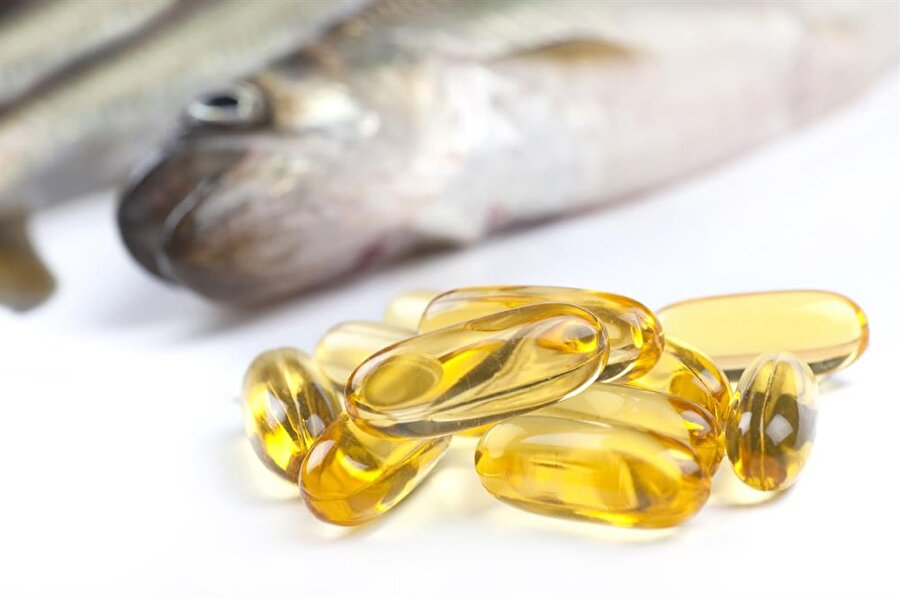 Her derde deva Omega 3
Avustralya'da yayınlanan bir araştırma, beslenmenin cilt yaşlanmasıyla ilintili olduğunu ortaya koyuyor. Balık yiyen insanların cildinin daha az yaşlandığı, kırışık sorunuyla daha geç tanıştığı gerçeği de, bulgular arasında yer alıyor. Balıkta bulunan omega-3 yağ asitlerinin, vücutta birçok kronik hastalığın ortaya çıkmasına engel olurken bir yandan da iltihap durumunu azaltıyor.