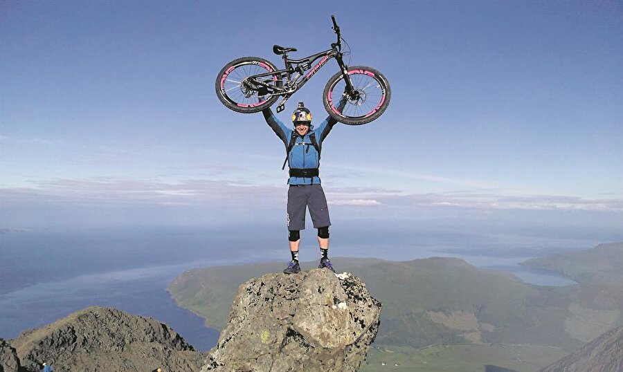 Extrem bisiklet tutkunları
Bir de ünlü sporcu Danny MacAskill gibi birçok isim de extrem bisikletle ilgileniyor.