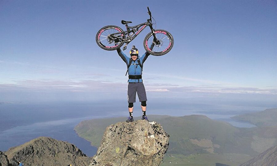 Extrem bisiklet tutkunları
Bir de ünlü sporcu Danny MacAskill gibi birçok isim de extrem bisikletle ilgileniyor.