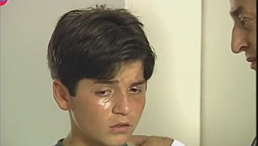 Acı Günlerim
Küçük İbo ile aynı dönem parlayıp sönen bir isimdir. “Gecelerin Yargıcı” ile olan dertleşmeleri hala hafızalardadır.