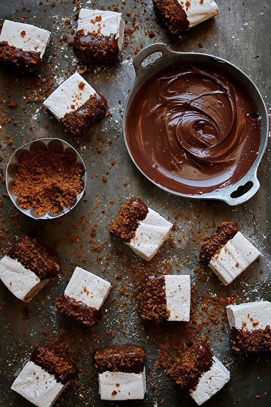 Çikolata soslu marshmallows

                                    
                                    
                                    
                                    
                                    
                                    
                                    
                                    
                                    
                                    
                                    Hem çocukları hem yetişkinleri çıldırtacak lezzet, marshmallow ve çikolata şöleni.
                                
                                
                                
                                
                                
                                
                                
                                
                                
                                
                                