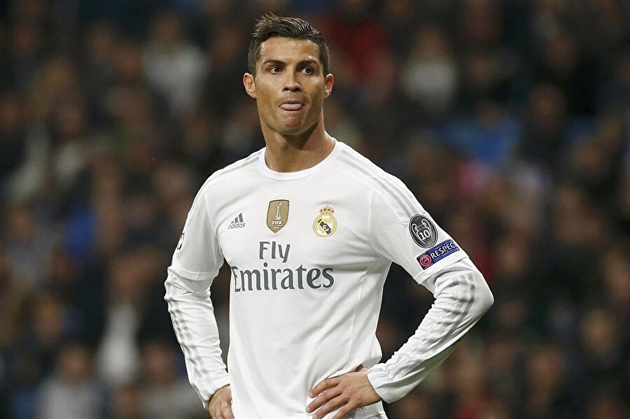 Ronaldo oynamıyor

Real'de sakat olan Cristiano Ronaldo, Avrupa Şampiyonası nedeniyle kampa geç dönen Pepe, Toni Kroos ve Gareth Bale hazır olmadıkları için forma giyemeyecek. Arjantinli Teknik Direktörü Jorge Sampaoli ile ilk kez sahaya çıkacak Sevilla'da Ganso ve Ben Yedder gibi yeni transferler oynayacak