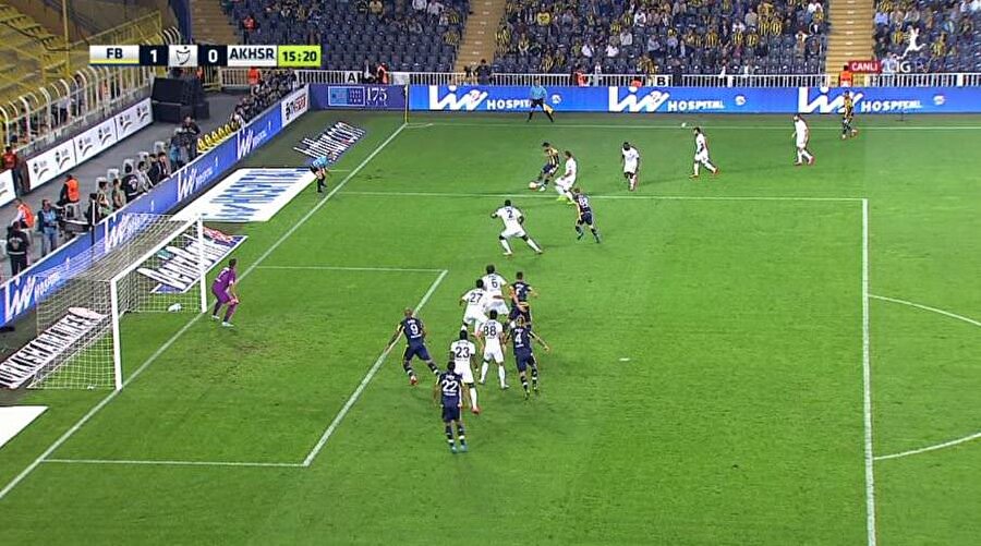 Ofsayt kuralı
Futbolcuların kolları ve elleri ofsayt için değerlendirmeye alınmaz. Öte yandan ofsayttan doğan endirekt vuruş artık futbolcunun topa müdahale ettiği yerden kullanılacak.