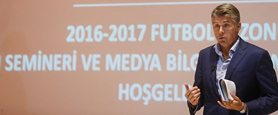 Rosetti kuralları anlattı
2016-2017 sezonunda uygulanacak yeni futbol kuralları, Süper Lig başlamadan önce tanıtıldı. Merkez Hakem Kurulu (MHK) Danışmanı Roberto Rosetti, Uluslararası Futbol Birliği Kurulu (IFAB) tarafından uygulamaya konulan kurallar hakkında bilgi verdi.