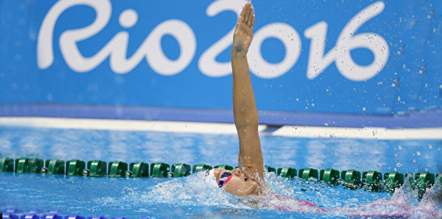 Güneş hayallerine ulaşamadı
Yüzme branşında Türkiye'yi temsil eden Viktoria Zeynep Güneş 200 metre kurbağalama elemelerinde 02:23.83'lük derecesiyle ikinci genel sıralamada yedinci oldu ve adını yanı finale yazdırdı. Yarı finalde ise Zeynep 02.23.49'luk derecesiyle genel klasmanda dokuzuncu oldu. Ancak milli sporcu finallere kalamadı.

  
