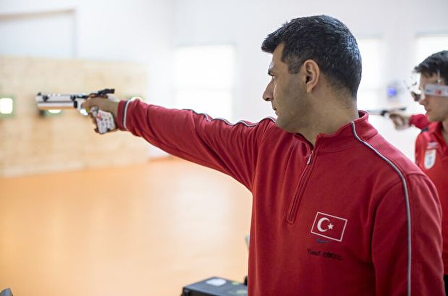 Sporcularımız elendi
Atıcılık branşında arzu ettiğimiz sonuçları alamadık. 50 metre tabancada mücadele eden Yusuf Dikeç 22. ve İsmail Keleş 29. oldu. İki sporcumuz da finallere yükselemedi.