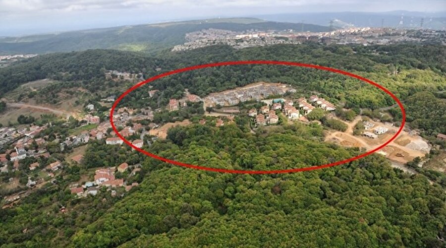 SARIYER ZEKERİYAKÖY 15. FÜZE ÜS KOMUTANLIĞI KÖY KONUT PROJESİ
Zekeriyaköy'de köylülerin arsalarının kamulaştırılmasıyla 600 dönümlük araziye 15. Hava Füze Üssü 2010'da boşaltıldı. Milli Savunma Bakanlığı araziyi Başbakanlık Toplu Konut İdaresi Başkanlığı (TOKİ)ye devretti, TOKİ'nin ise Emlak Konut şirketine sattı. Emlak Konut ve Siyahkalem Mimarlık şirketi ortaklığında lüks konut ve AVM içeren "Zekeriyaköy Konut Projesi"nin 3 etabından 2ncisinin yapımına başlandı.