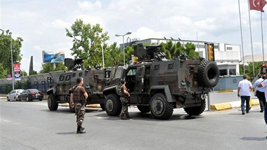 HABİBLER KIŞLASI
Esenlerin hemen yanında Habibler mevkiinde Şehit Piyade Uzman Çavuş Ahmet Öztürk Kışlası bulunuyor.