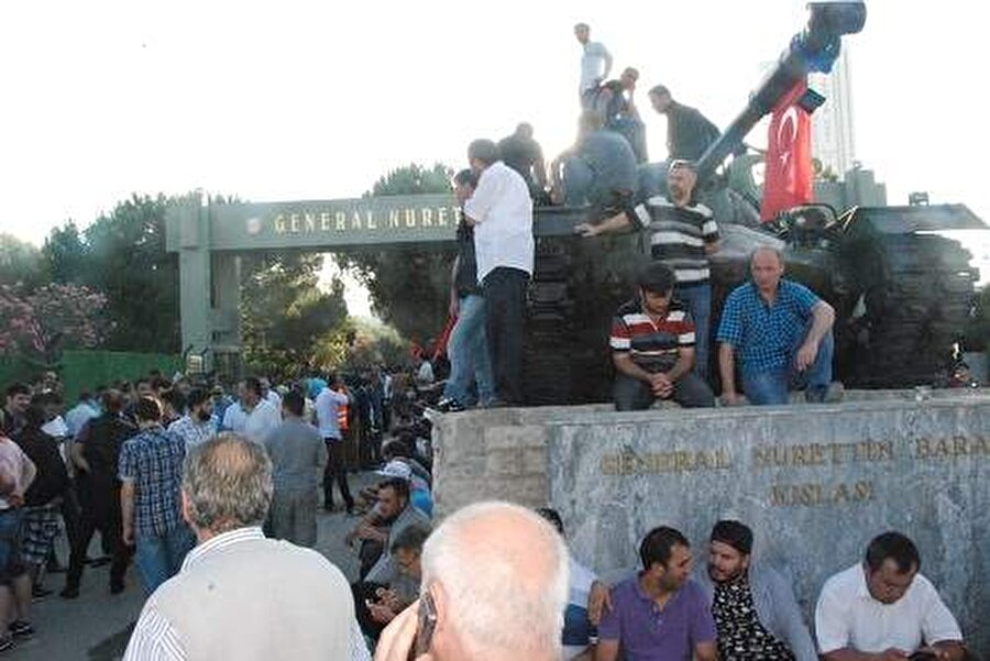 MALTEPE BARANSEL KIŞLASI
General Nurettin Baransel Kışlası, Maltepe. Çok sayıda lüks konut projesi ile çevrelenen İstanbul 2. Zırhlı Tugay Komutanlığının yer aldığı kışla, adalar manzaralı yamaçlar üzerine kurulu.