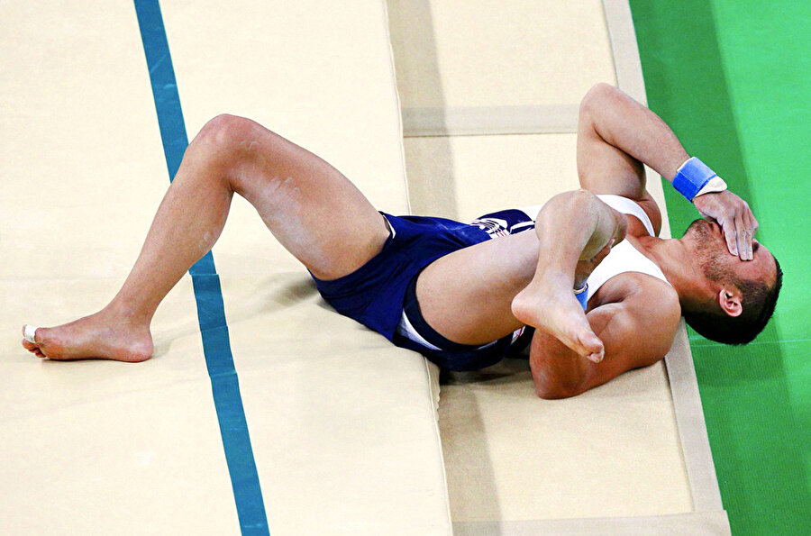 Yarışmada bacağını kıran Fransız yarışmacı

                                    
                                    
                                    Artistik jimnastikte Fransız sporcu Samir Ait Said'in bacağı kırıldı.
                                
                                
                                
