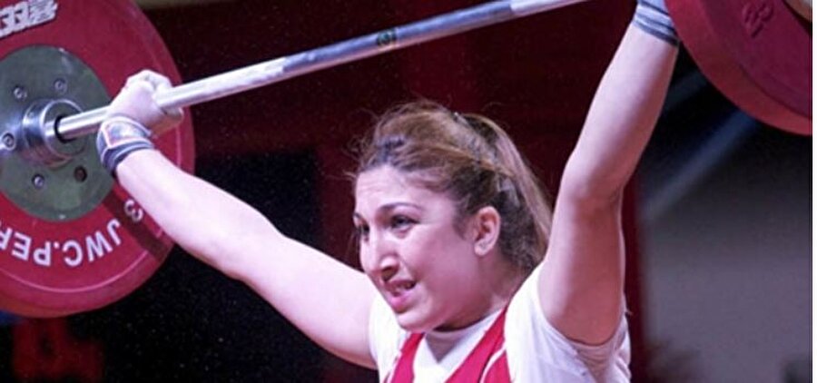 Toplam 186 kilo kaldırdı

                                    
                                    Halter kadınlar 75 kilo B Grubu'nda bulunan Assiya İpek koparmada 83, silkmede 103, toplamda 186 kilo kaldırdı. Grubunda 6. olan İpek, genel sıralamada 13. sırada yer aldı.
                                
                                