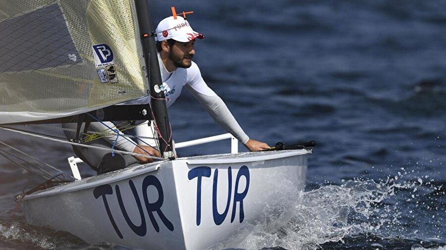 Alican Kaynar 10. sırada
Yelken finn sınıfında Türkiye'yi temsil eden Alican Kaynar, 7. ve 8. yarışlar sonucunda genel klasmanda 10. sırada yer aldı. 