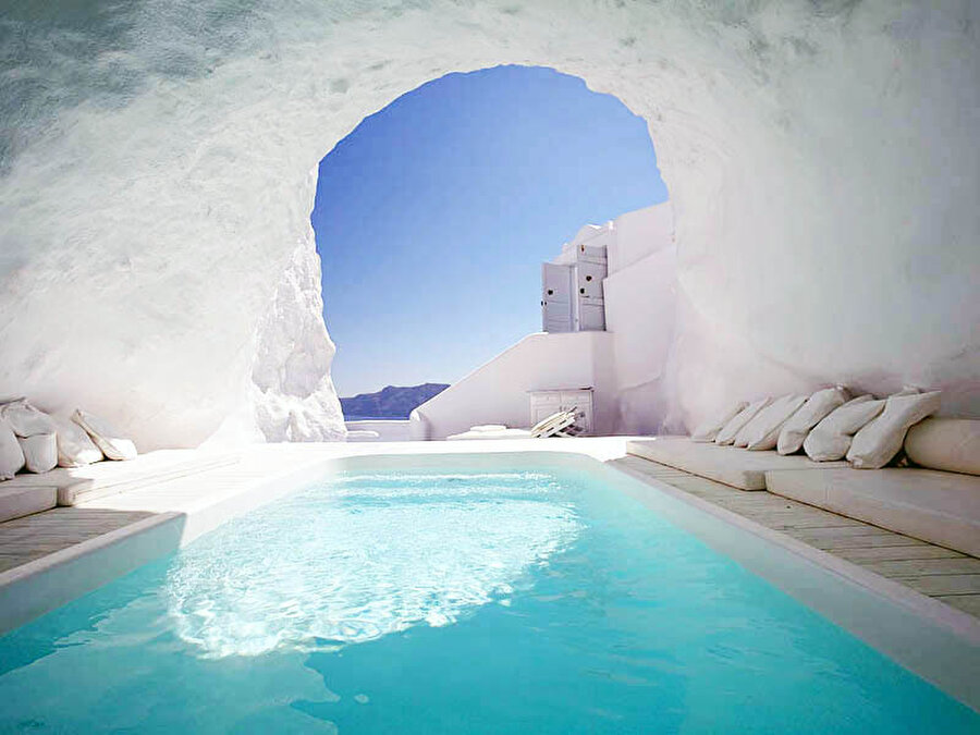 Katikies Hotel, Yunanistan

                                    
                                    
                                    
                                    
                                    Son zamanların en popüler tatil mekanlarından Yunanistan, doğallığın yeşili ve mavinin her tonuyla büyük bir uyum içinde sizleri bekliyor.
                                
                                
                                
                                
                                