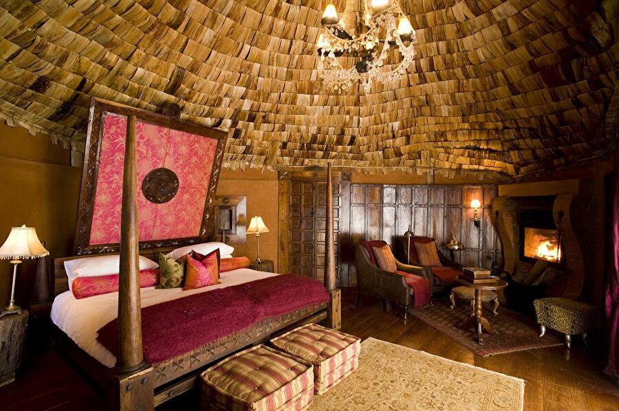Ngorongoro Crater Lodge, Tanzanya

                                    
                                    
                                    
                                    
                                    Kültürel ve tarihi mekanlardan tatilde de vazgeçmek istemeyenler için en uygun fikir.
                                
                                
                                
                                
                                