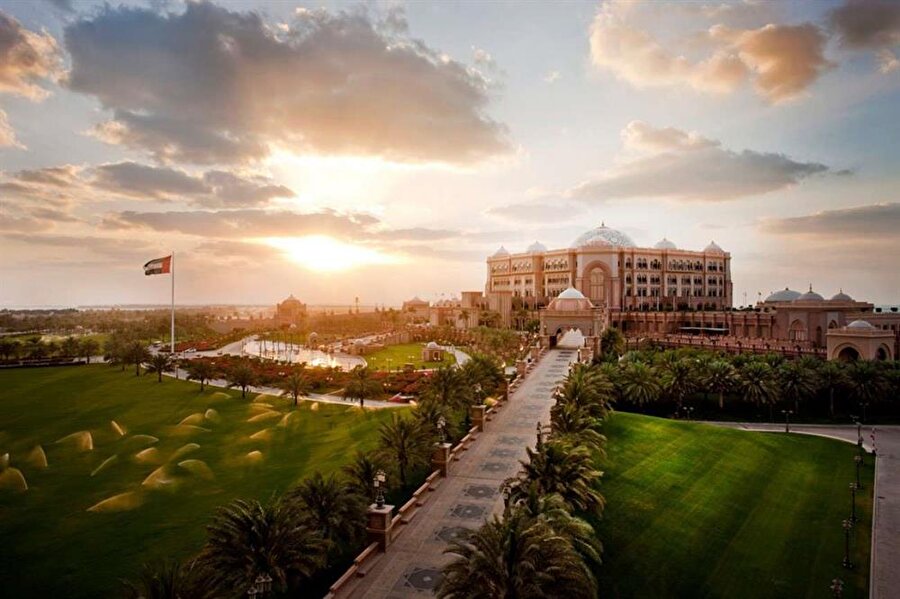 Emirates Palace, Abu Dabi

                                    
                                    
                                    
                                    
                                    Kraliçelere layık bir tatilin adresi.
                                
                                
                                
                                
                                