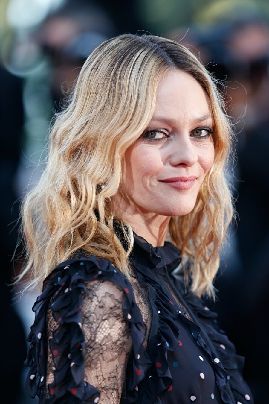 Vanessa Paradis 

                                    
                                    
                                    Daha şık, modern ve güzel görünmenizin sırrını bulduk.
                                
                                
                                