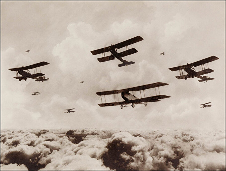 1. Dünya Savaşı'nda bombardıman yapan uçaklar