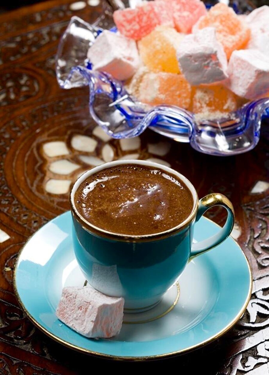 Чашечка кофе со сладостями