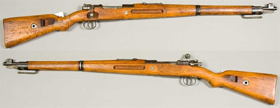 Türklerin "Karabiner 98K" adını verdiği bu tüfeği 1. Dünya Savaşı'nda Osmanlı piyadeleri kullanıyordu. Ek parça olarak dürbün takılıp keskin nişancılarda kullanıyordu.