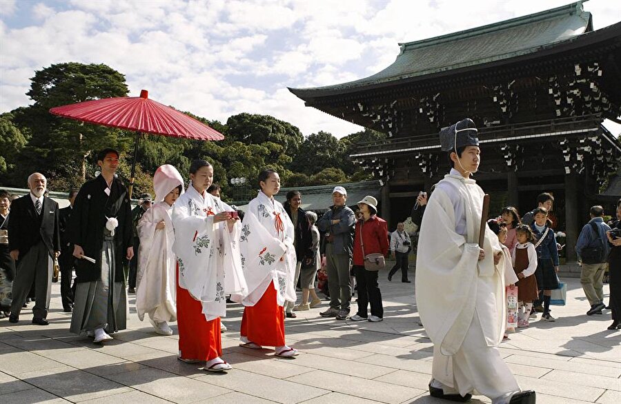 Japonya'da düğün geleneği inancı

                                    
                                    
                                    
                                    
                                    Japonya'da evlenen çiftlere verilen kağıt para, eşit olarak ikiye bölünür.  Aksi halde evliliğin boşanmayla sonuçlanacağına inanılır.
                                
                                
                                
                                
                                