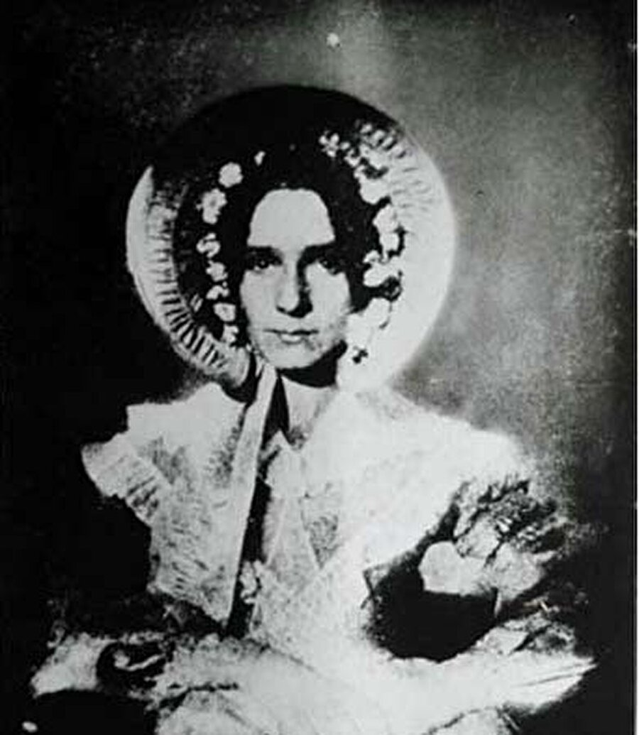 İlk kadın fotoğrafı

                                    
                                    Dorothy Catherine Draper'e ait olan bu fotoğraf, 1839 yılında Amerika'da çekildi.
                                
                                