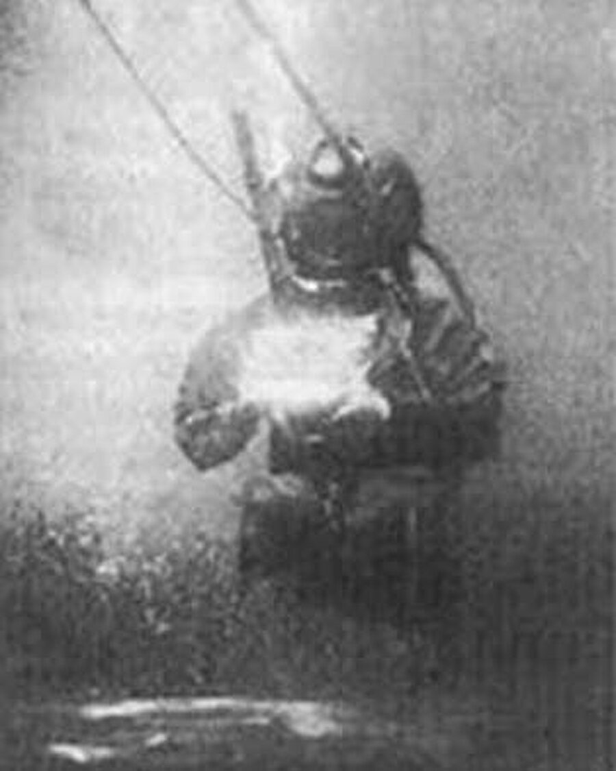 İlk sualtı fotoğrafı

                                    
                                    Louis Boutan tarafından 1890'da çekildi.
                                
                                
