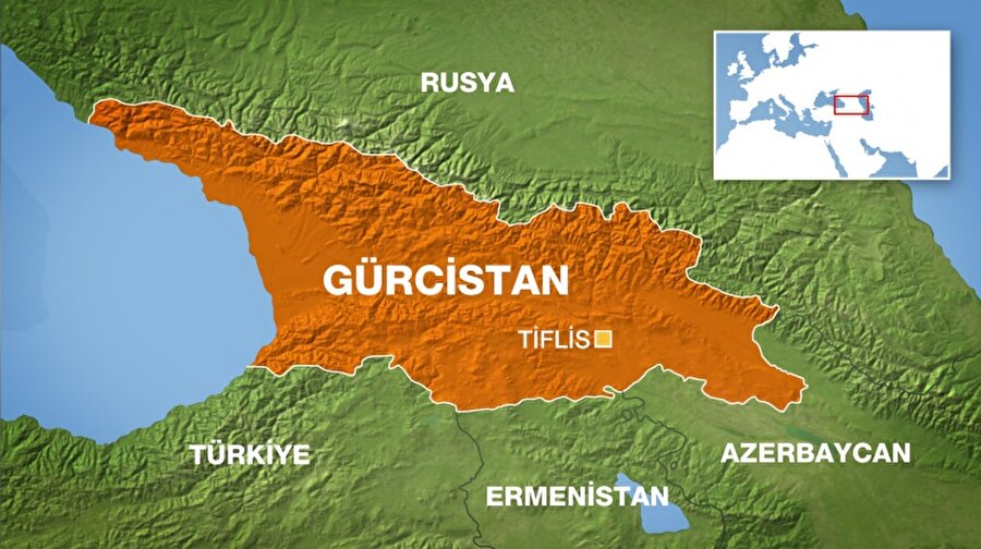 Gürcistan

                                    1990'lı yıllarda Gürcistan'a güçlü bir bağımsızlık hareketi başladı. Dağılma sürecinde olan SSBC ile bağlarını kopartarak 31 Mart 1991 tarihinde referanduma gidilerek bağımsızlık yetkisi alındı, 28 Nisan 1991'de ise bağımsızlığını ilan etti. 

 Başkenti Tiflis olan Gürcistan şu an 3.729.500 kişilik bir nüfusa sahip ve Türkiye'nin ticaret yaptığı önemli ülkelerden biri. 


                                