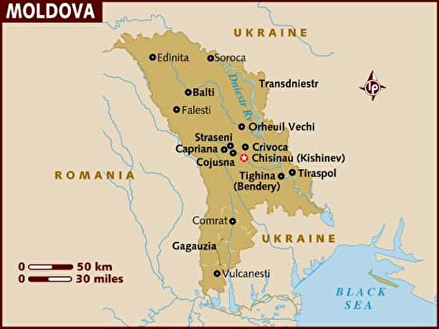 Moldova

                                    Moldova'nın bağımsızlık ve reformlara yönelik çalışmaları 1990 yılında arttı.

 Serbest piyasa ekonomisine geçiş yolunda çalışmalara bu yıl içerisinde başladı. Yine aynı yılın ilkbaharında yapılan seçimlerde Moldova Halk Cephesi Parlamento'da çoğunluğu sağladı ve Anayasa'da bir dizi değişiklik yapıldı. 27 Ağustos 1991'de bağımsızlığını kazandı.

 Bu hareketin ardından Ukrayna sınırında gümrük ofisleri açıldı ve Rus askerlerinin Cumhuriyet'ten ayrılması talep edildi, Moldova Ulusal Ordusu kuruldu. 

 Moldova halkı Rumenler ile tarihi ve kültürel bağlara sahip olmasına karşın Sovyetlerden ayrıldıktan sonra Romanya ile birleşmeyi kabul etmedi.

 3 buçuk milyon nüfusa sahip olan ülkenin başkenti Kişinev'dir.

                                